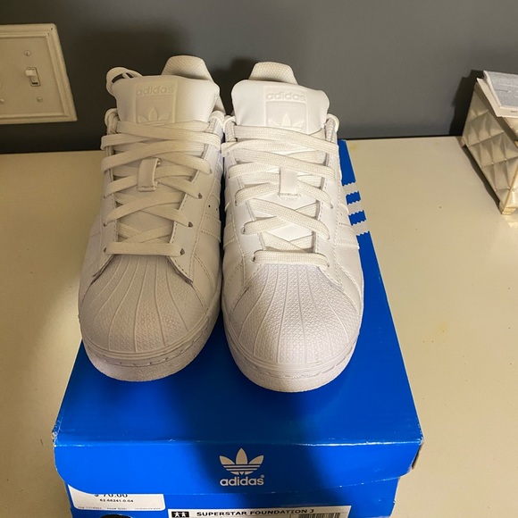 Size 4Y adidas original White - Picture 2 of 5